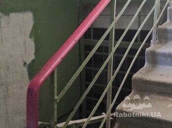 Закрыть перегородкой вход в подвал в 4 подъездах 9 го дома.