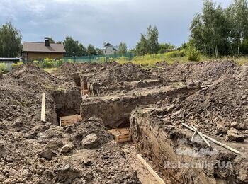 Облаштування стрічкового фундаменту( глибина 1.20 м), 80куб м