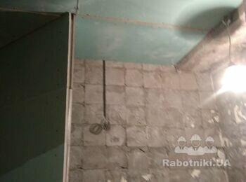 Плиткові роботи і поклейка шпалер в двокімнатній хрущовці