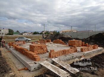 Кладка 2100 рядового красного в 380мм.