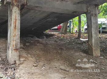 Пескоструйная обработка колонн пешеходной эстакады