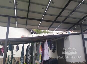 Нужно усилить навес, сделать распорки, покрасить