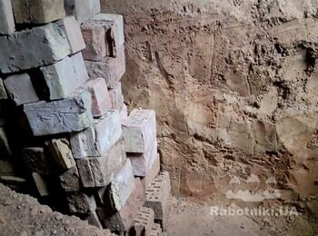 Восстановить стену в яме гаража после завала. Цена договорная.