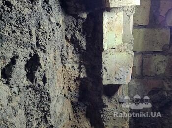 Восстановить стену в яме гаража после завала. Цена договорная.