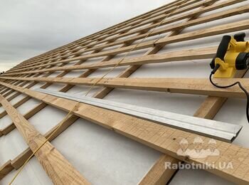 Монтаж металлочерепицы на 2-скатную крышу 350м2, с. Белогородка