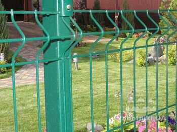 Установка секційного паркану з металевої сітки