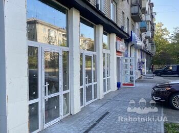 Выровнять в уровень углы и заштукатурить под барашек колонны
