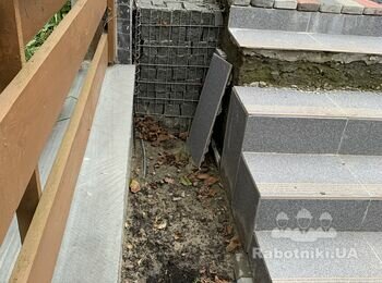Перекласть плитку на ступеньках