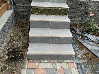 Перекласть плитку на ступеньках