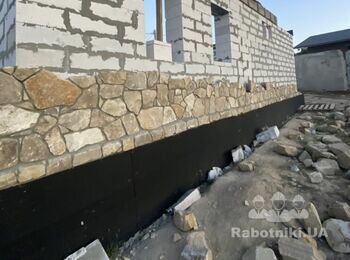 Облицовка фасада 200 м2 песчаником.
