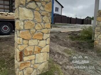 Облицовка фасада 200 м2 песчаником.