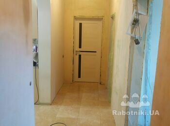 Финишная шпаклевка стен и гипсокартонового потолка в комнате 12 кв. м.