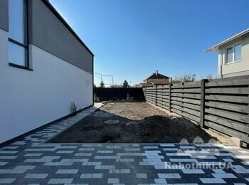 Забор и калитка с профнастила 5.8 метров и калитка 0.7см.