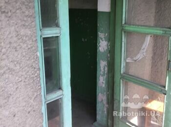 Остекление деревянных дверей и окон лестничных площадок подьезда