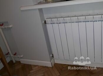 Устранить протечки в контуре отопления.