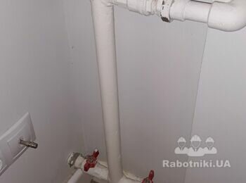 Устранить протечки в контуре отопления.
