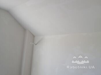 Нужно пошлифовать наждачкою 2 комнаты под лампочку