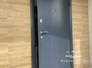 Демонтаж плитки з гіпсокартоном для аудиту стану стіни з СІП