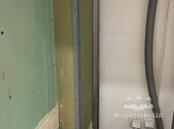 Демонтировать стенку декоративной ниши в ванной
