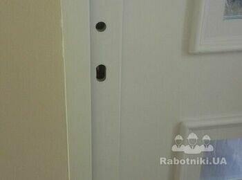 Підтесати коробку дверей, врізати замки, встановити кришку стола