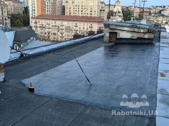 Наплавить около 100 кв м Технониколь. Крыша 7 этаж