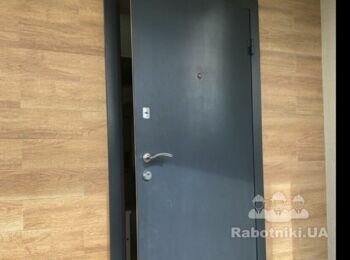 Демонтаж плитки с гипсокартоном для аудита состояния стены из Сип