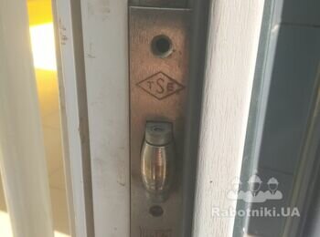 Отрегулировать дверь