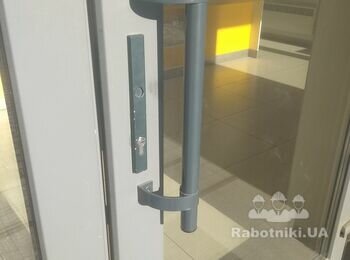 Отрегулировать дверь