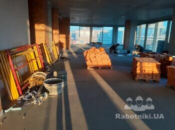 Кирпичная кладка перегородок между квартирных в кирпич