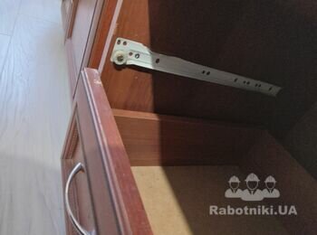 Замена направляющих механизмов в 4 шкафчиках стенки мебели