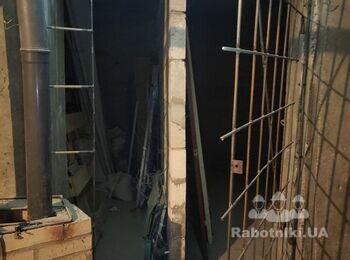 Установка дверей в комору