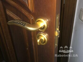 Установка замков на межкомнатные двери