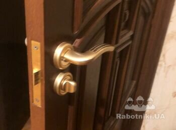 Установка замков на межкомнатные двери