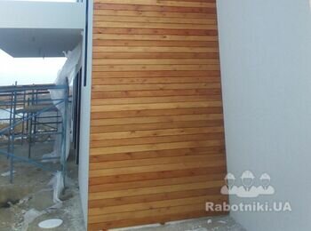 Положить 40 квадратов Лиственницы на фасад 1 этажа