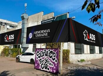 Повісити банер на фасад будівлі