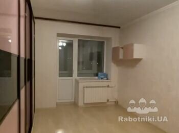 Нужно установить натяжные потолки в квартире