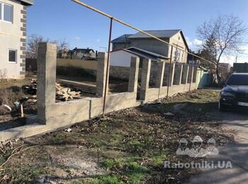 Доробити паркан