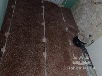 Стяжка підлоги по маяках, маяки виставлені