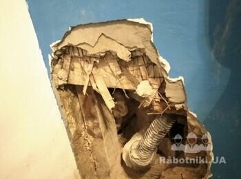 Зашити каналізаційну трубу 3,5 м і вставити люк в стіні