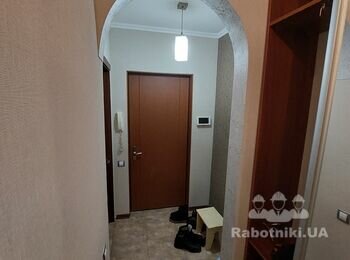 Пофарбувати пробку на стіні