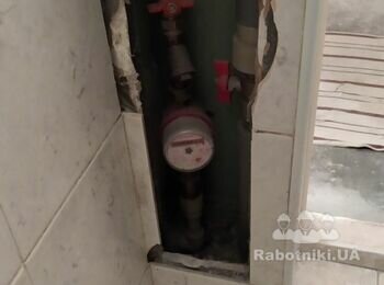 Изготовить два ревизионных лючка на магнитах, подклеить сбитую плитку