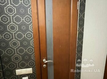 Прибить дверные наличники