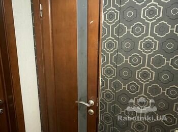 Прибить дверные наличники