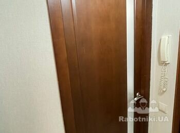 Прибить дверные наличники