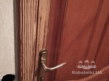 Реставрація дерев'яних дверей.