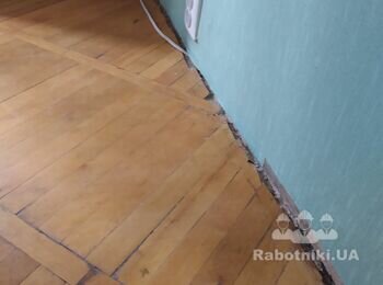 Установка пластикового плінтусу