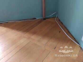 Установка пластикового плінтусу