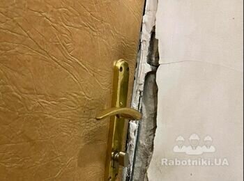 Штукатурка откосов входной двери (отпала из-за старости)