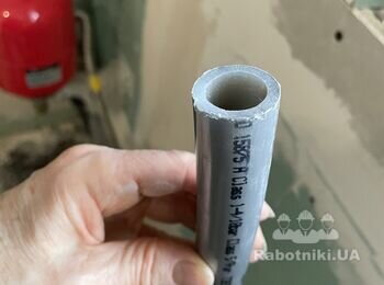 REHAUподсоединить дві труби опалення