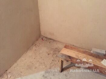 Стіни, підлога в підвальному приміщенні